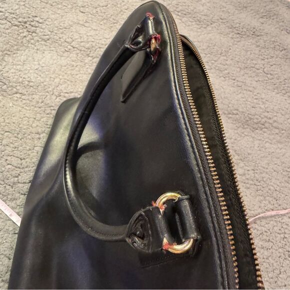 Express Elegant Black Leather Handbag - Picture 9 of 9